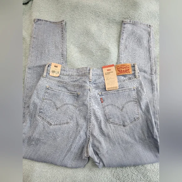 Levi's Women's Light Wash Skinny Jeans - Picture 4 of 5